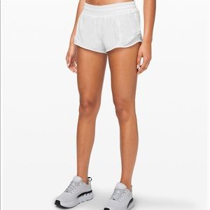 Lululemon White Hotty Hot Shorts II 2.5”